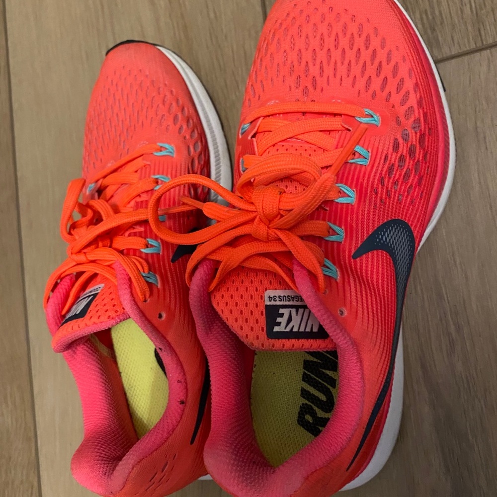 Neon Pink Nike’s